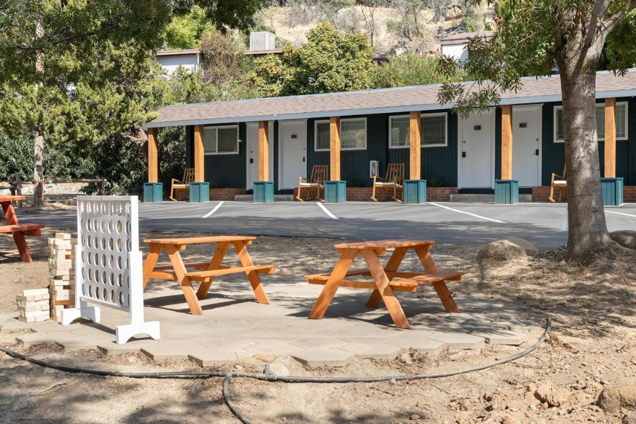 The Atwell Sequoia Rm 8 Three Rivers