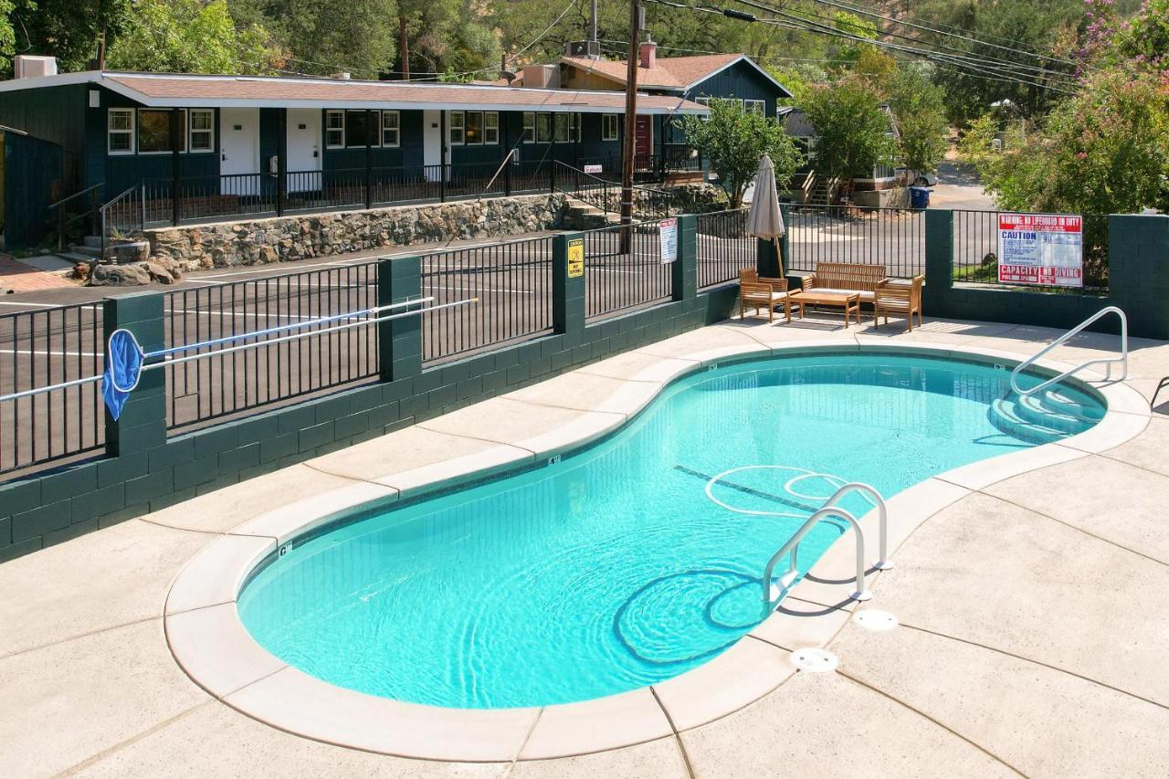 The Atwell Sequoia Rm 8